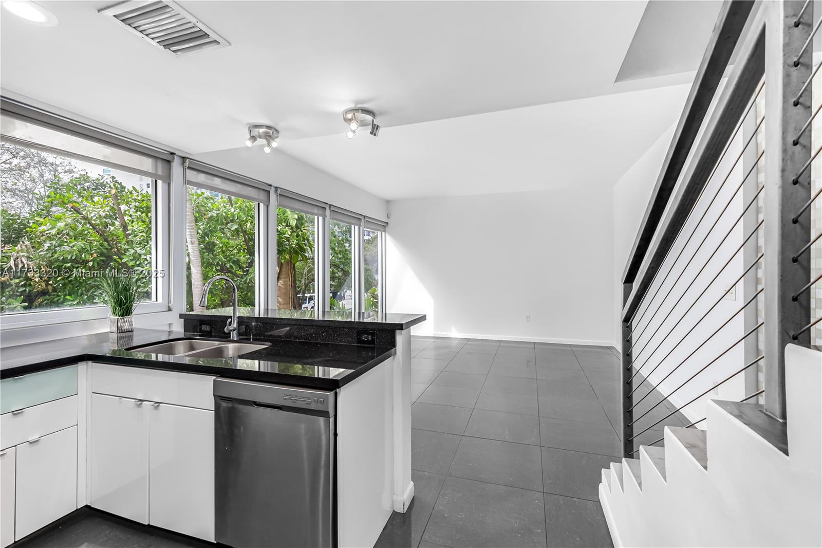 1125 West Ave # 2