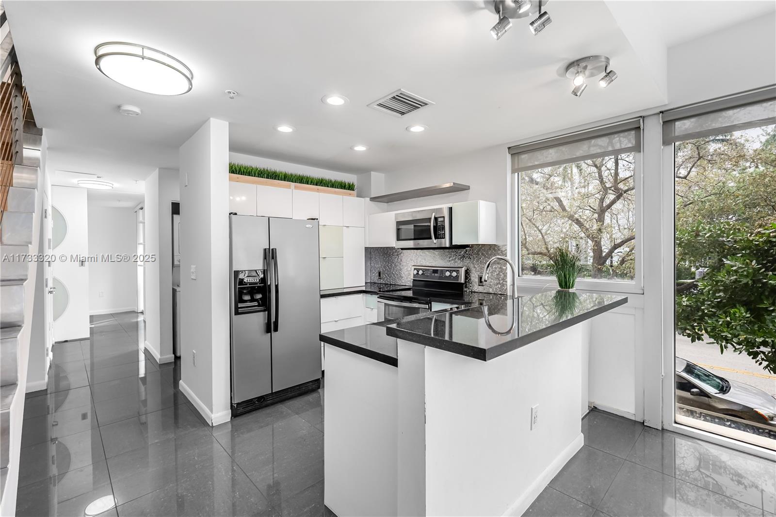 1125 West Ave # 2