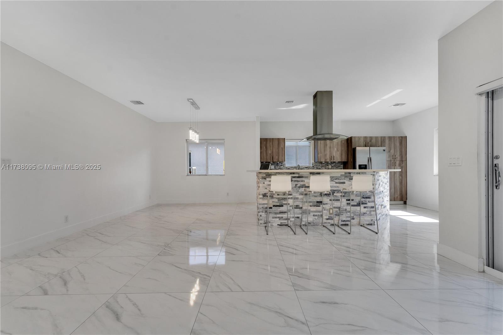 2824 NW 11th St