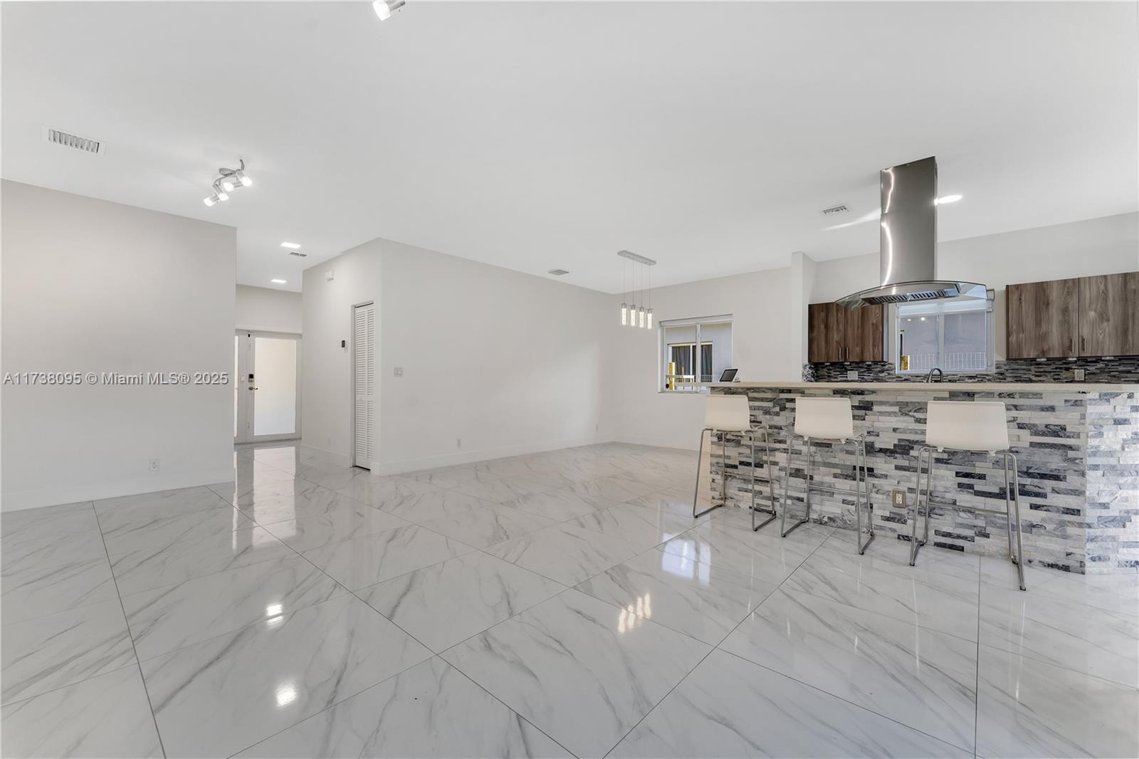 2824 NW 11th St