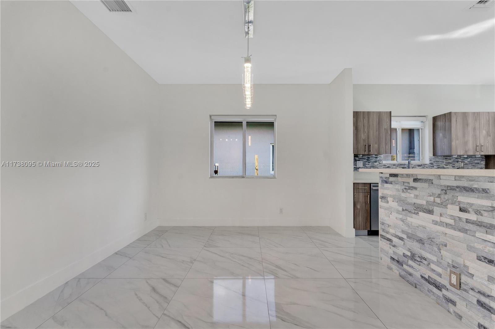 2824 NW 11th St