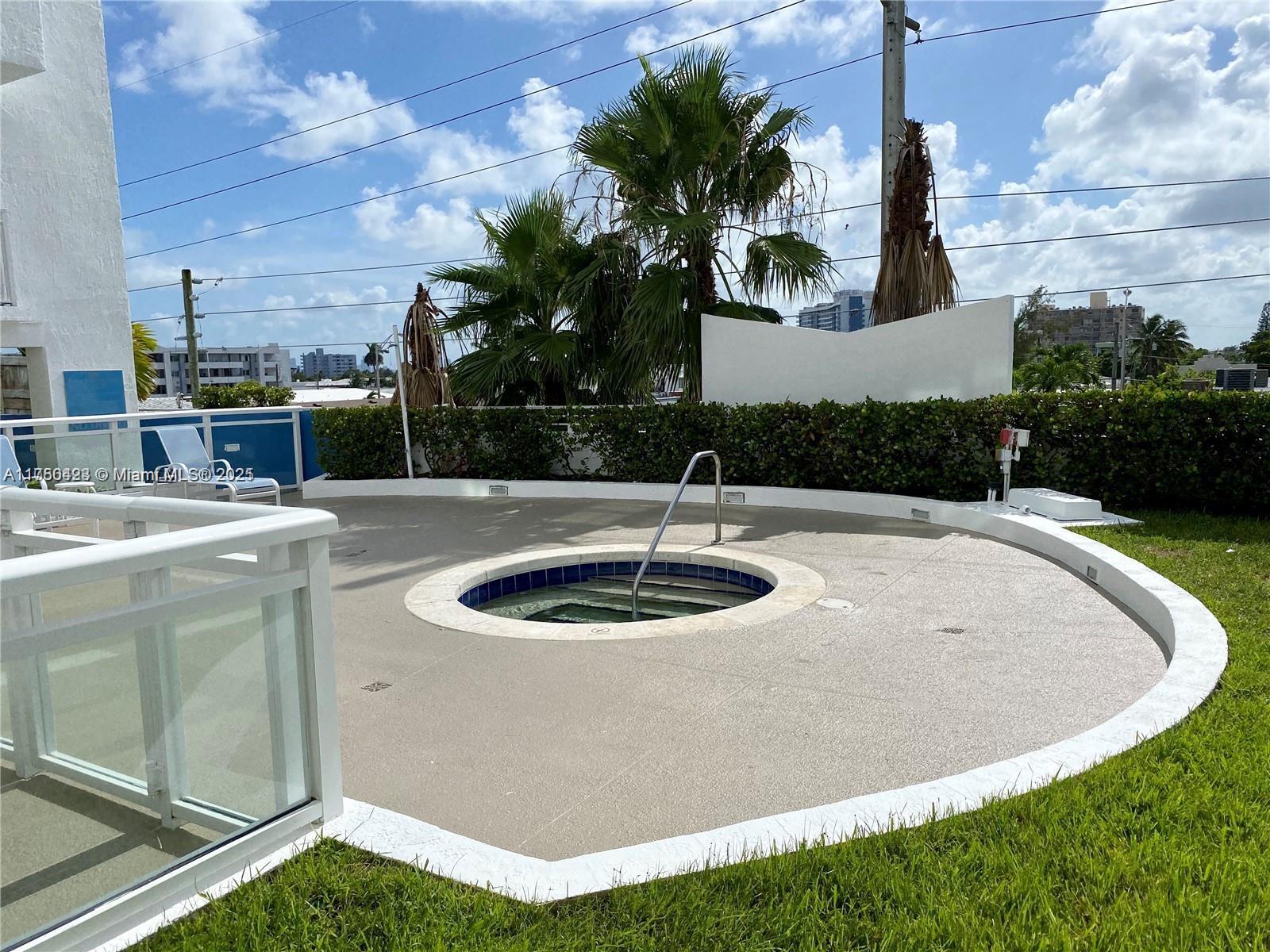 7600 Collins Ave # 1013