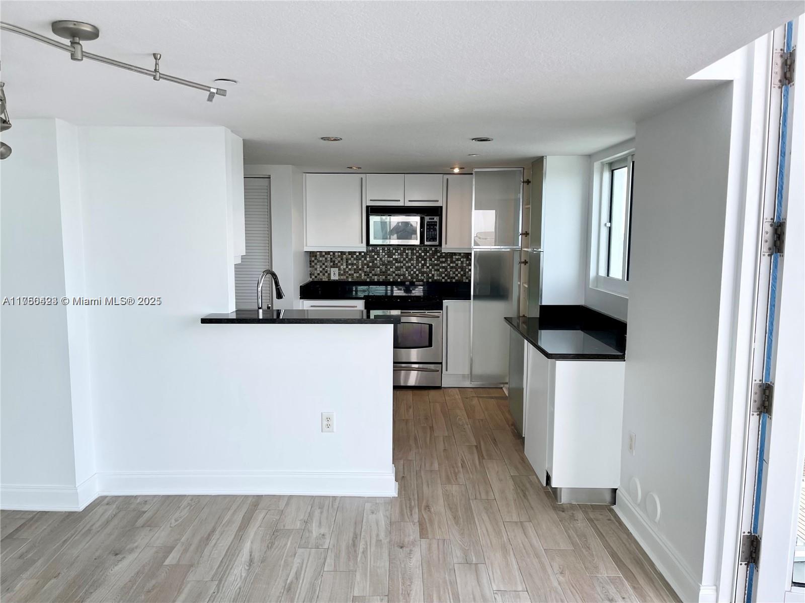 7600 Collins Ave # 1013
