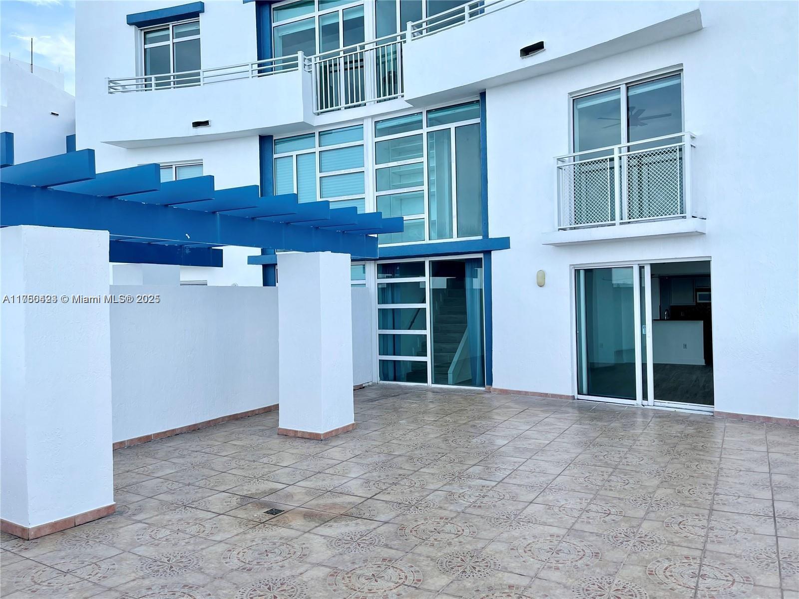 7600 Collins Ave # 1013