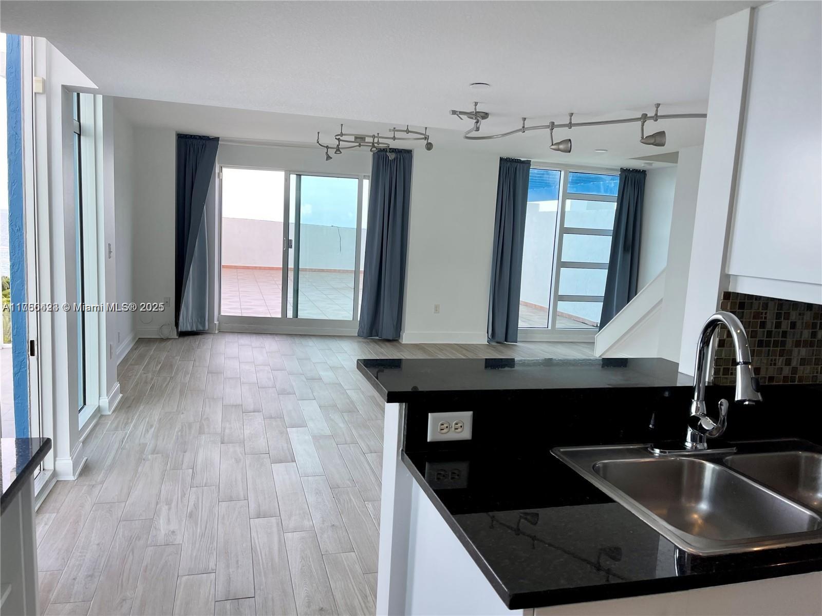 7600 Collins Ave # 1013
