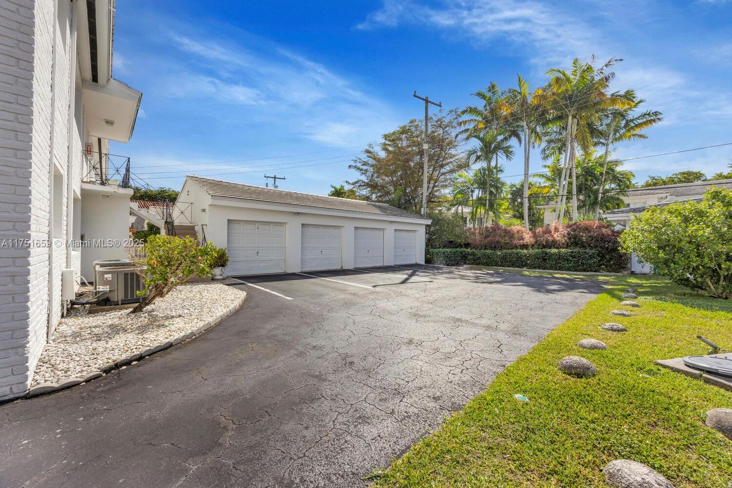 940 Sevilla Ave # 208