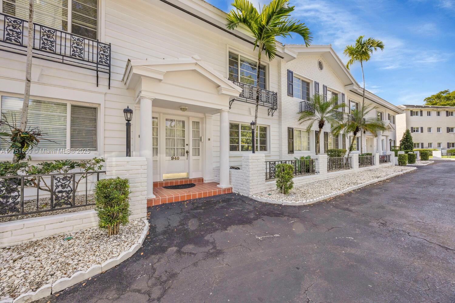 940 Sevilla Ave # 208