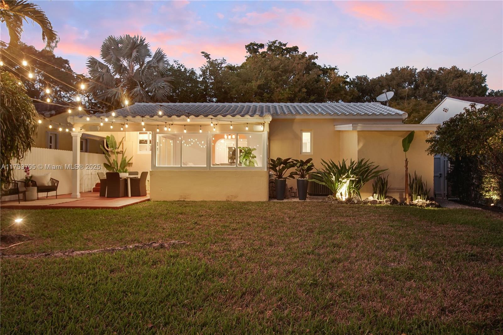 1926 SW 17th Ter