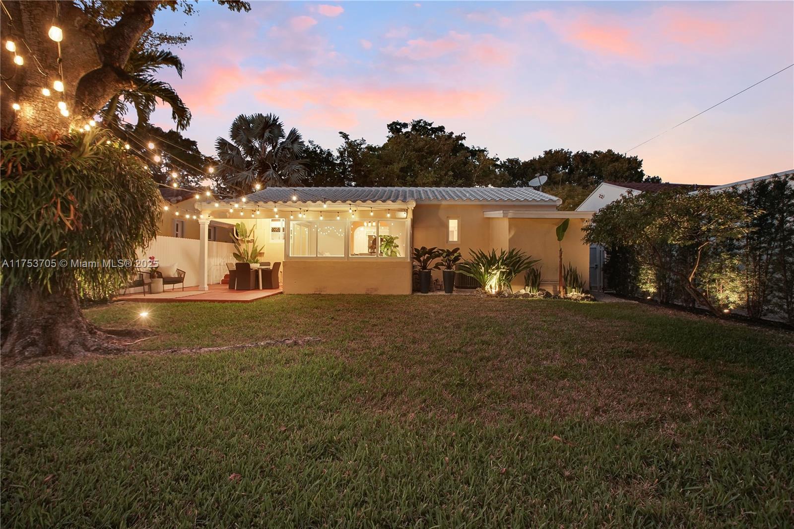 1926 SW 17th Ter