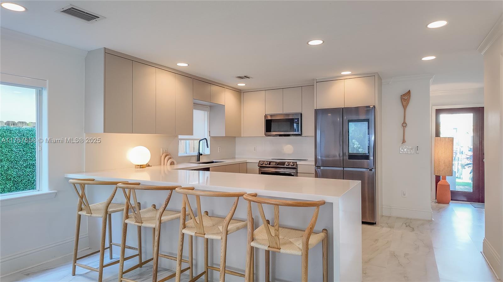 3092 Shipping Ave # 3092
