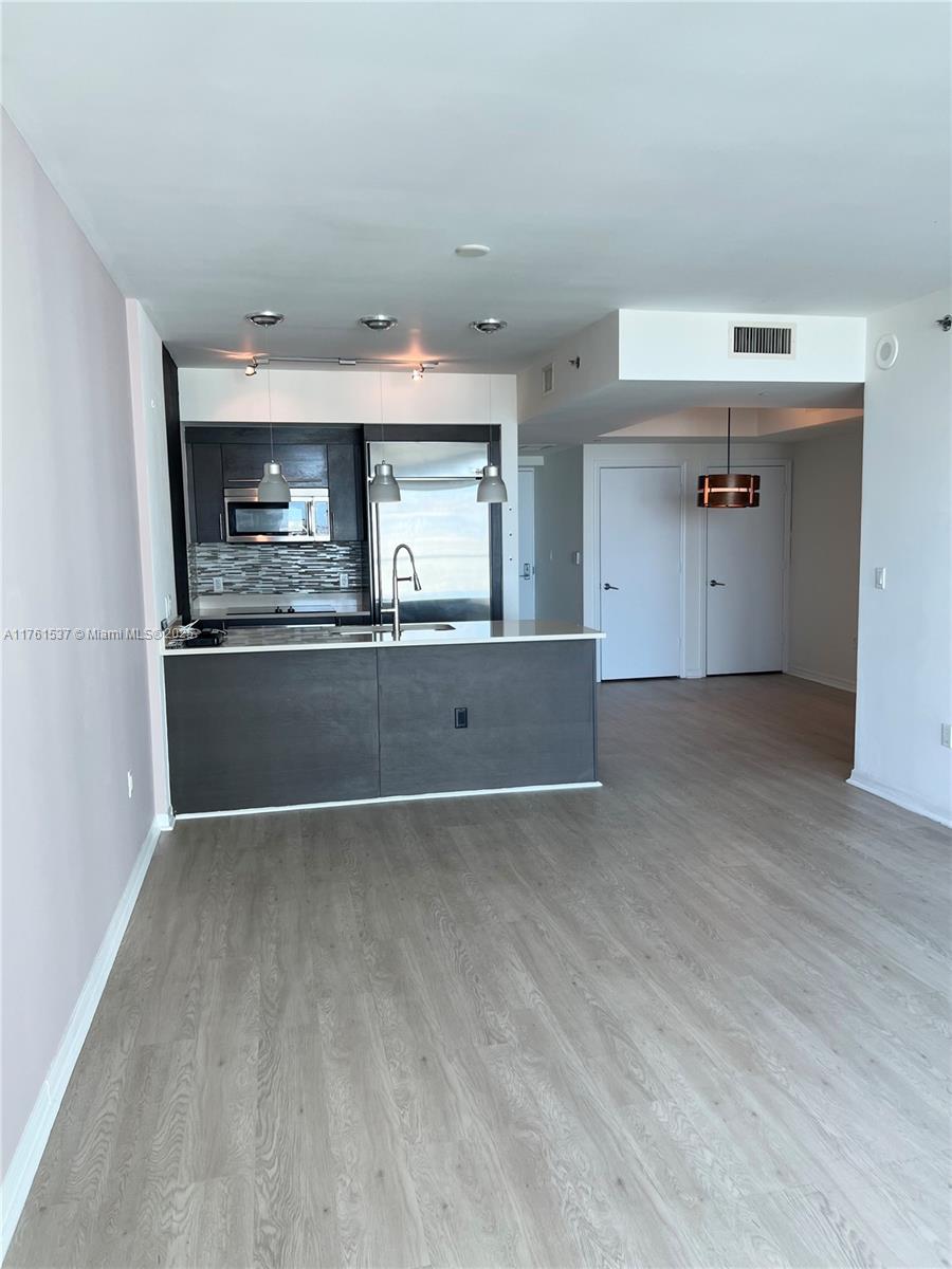 500 Brickell Ave # 2300