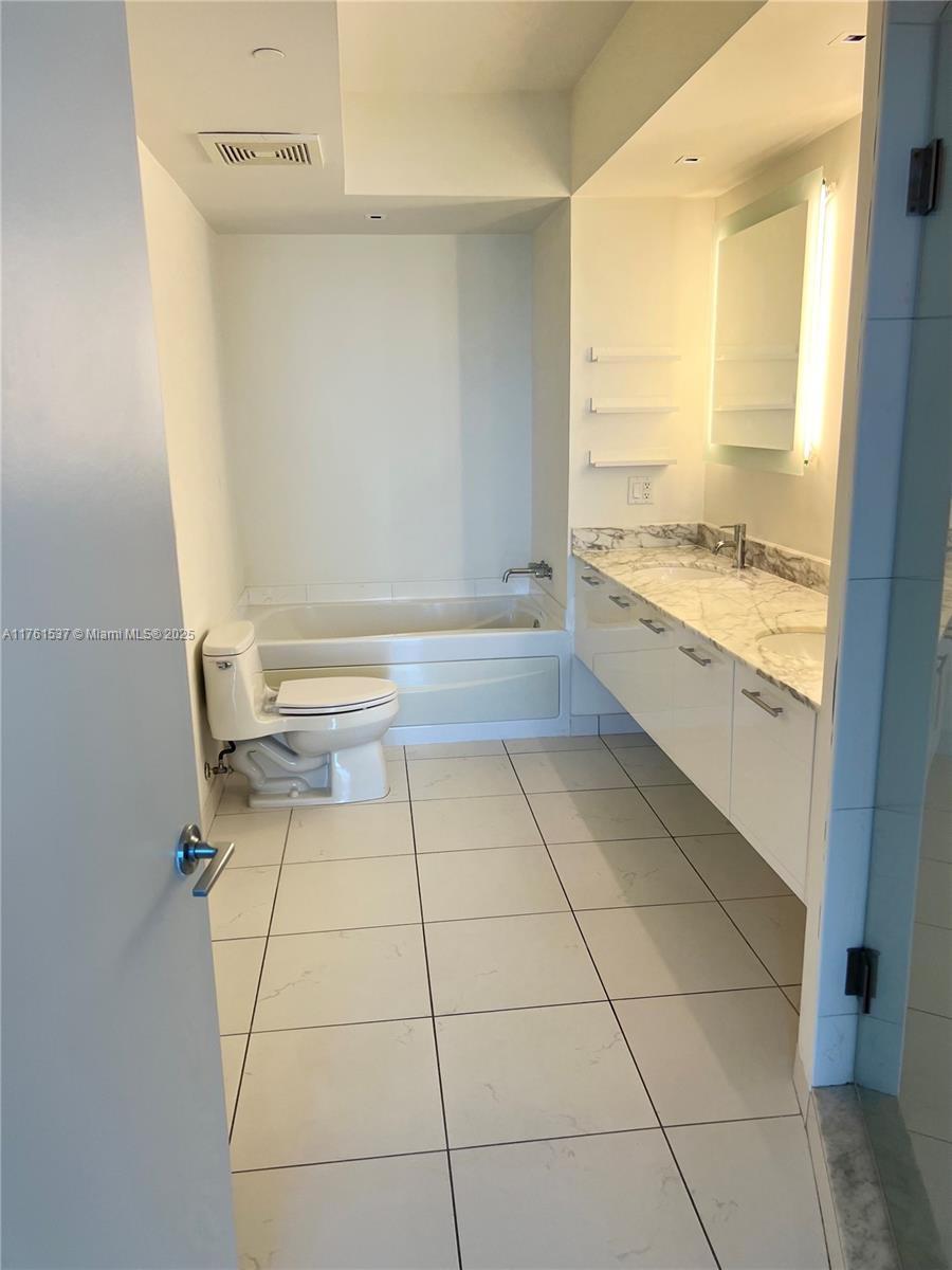 500 Brickell Ave # 2300