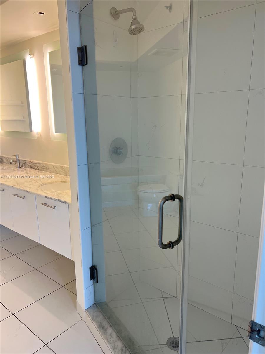 500 Brickell Ave # 2300