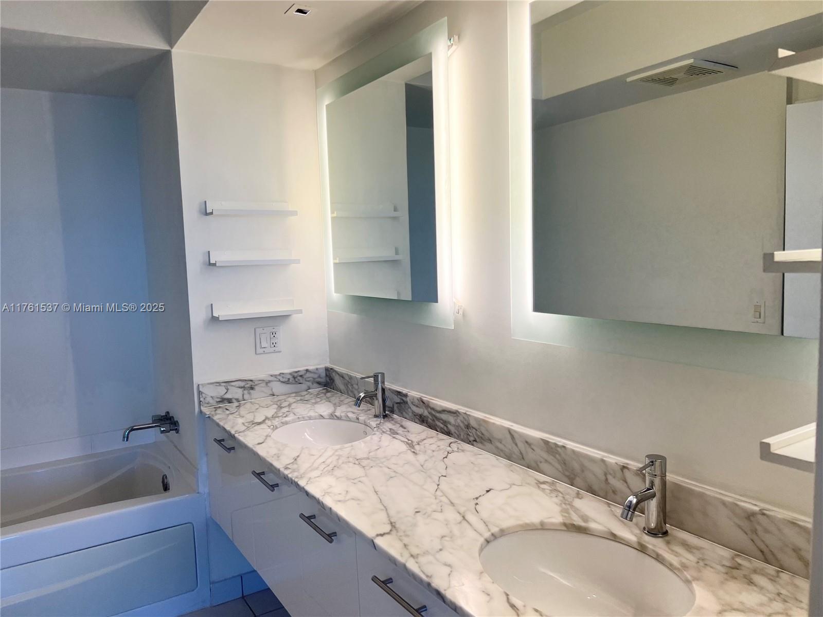 500 Brickell Ave # 2300