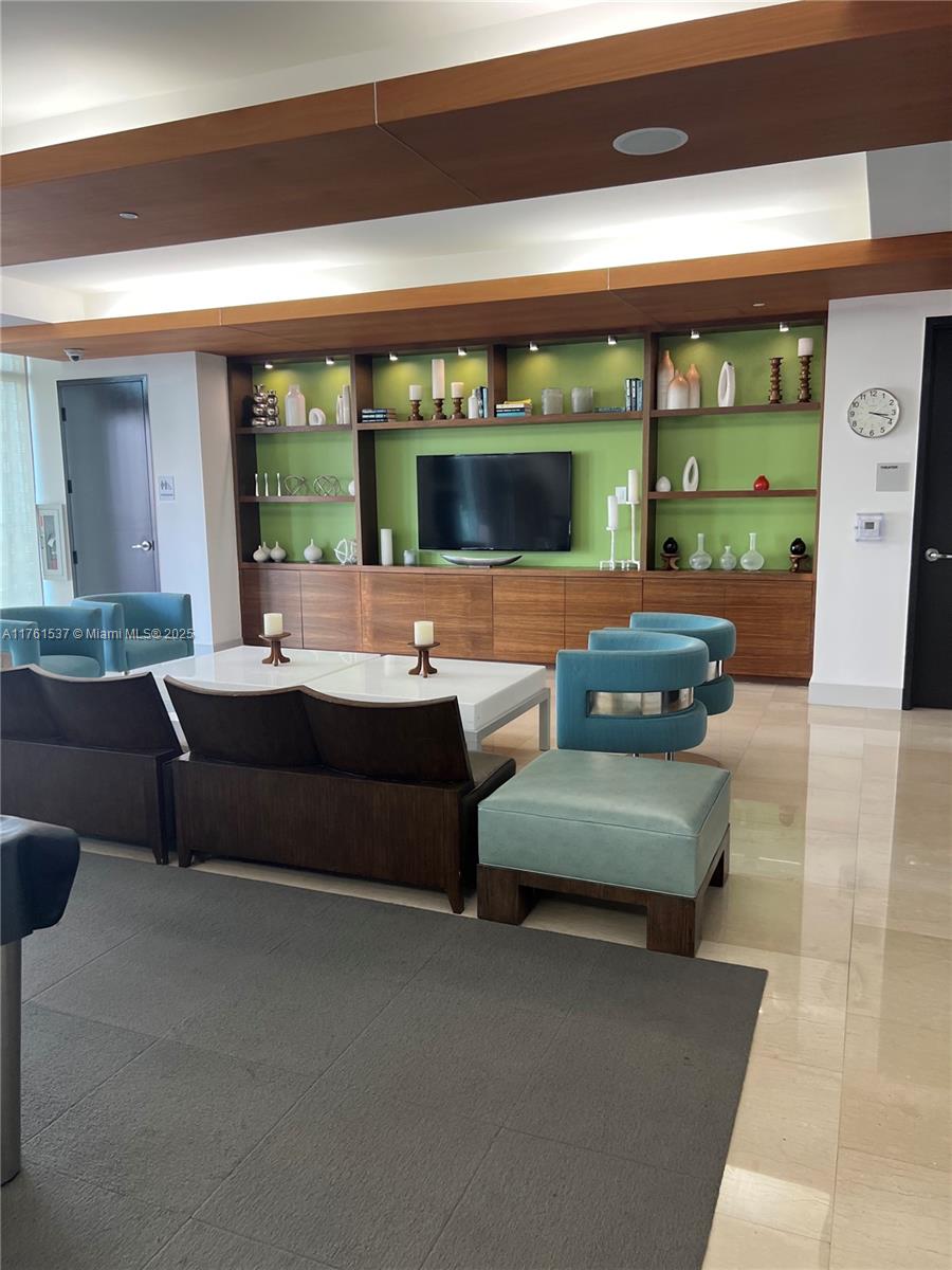 500 Brickell Ave # 2300