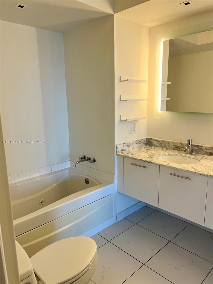 500 Brickell Ave # 2300