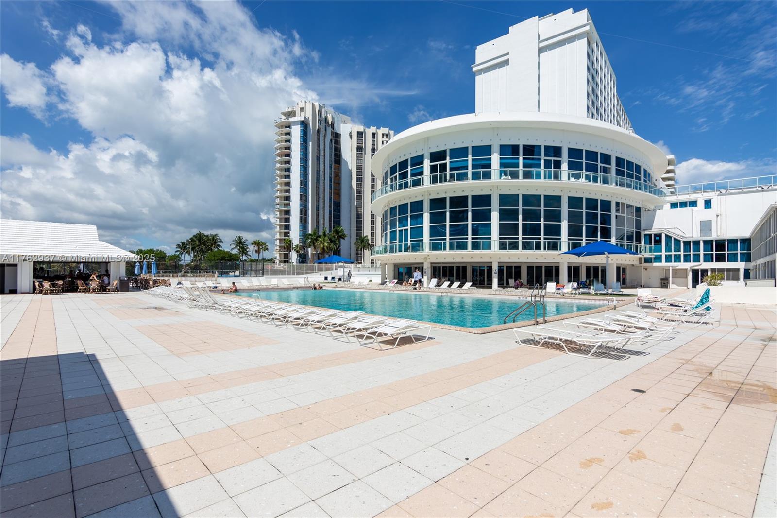 5445 Collins Ave # B7