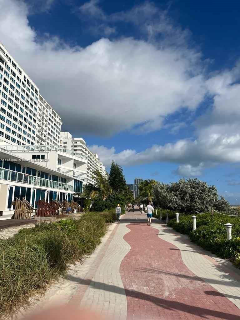 5445 Collins Ave # B7