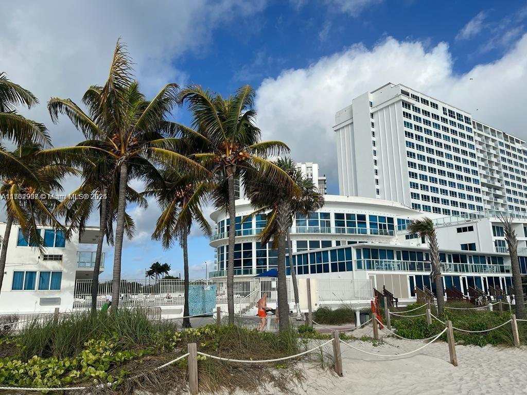 5445 Collins Ave # B7