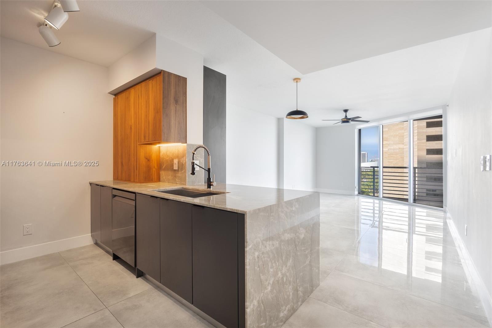 335 S Biscayne Blvd # 1502
