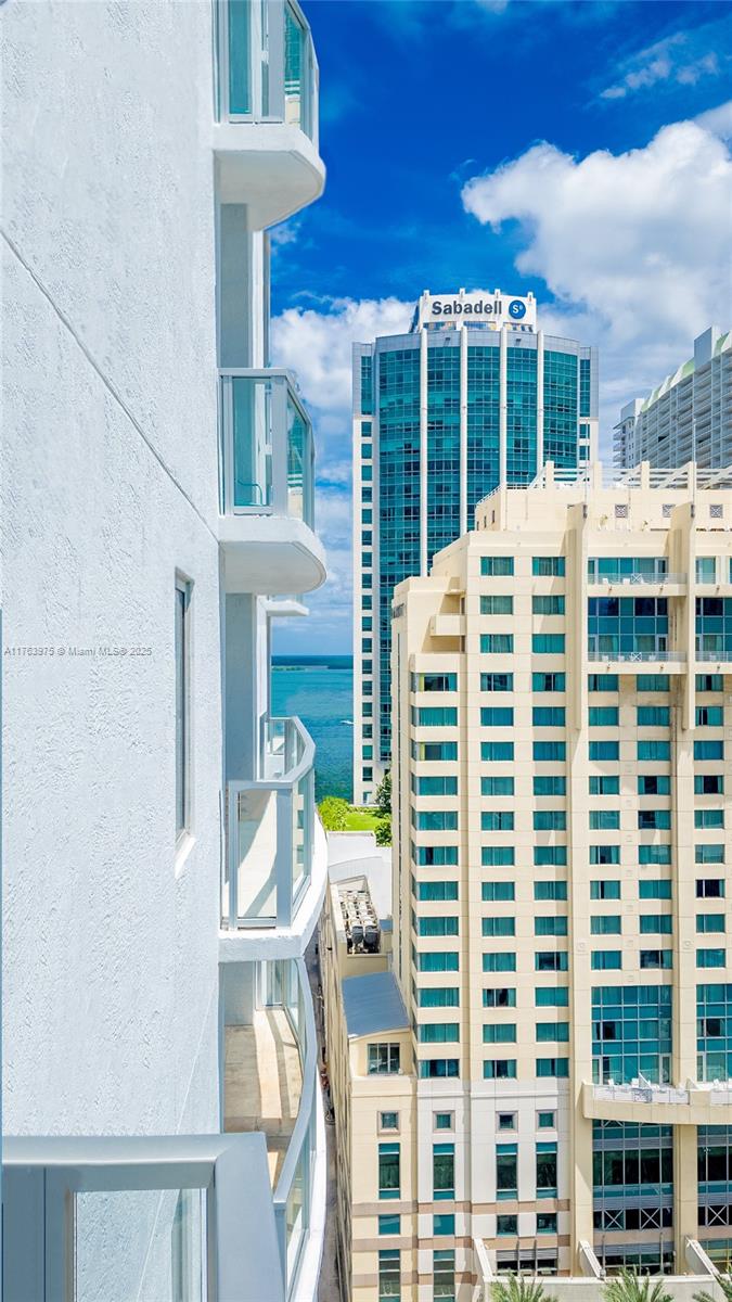1060 Brickell Ave # 1811