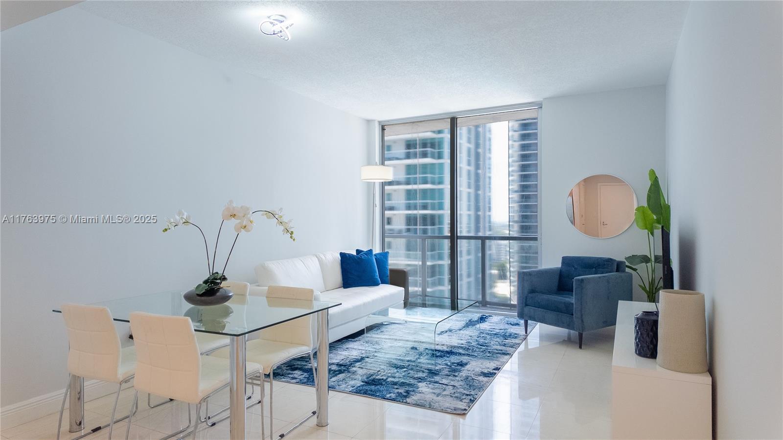 1060 Brickell Ave # 1811