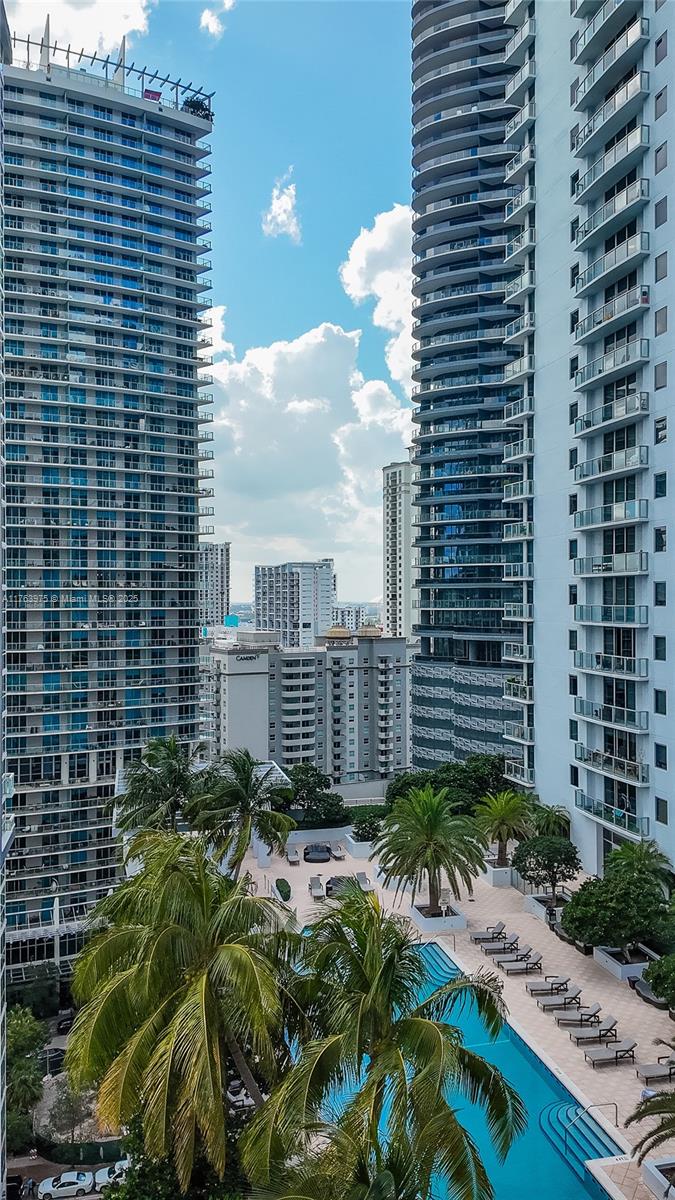 1060 Brickell Ave # 1811