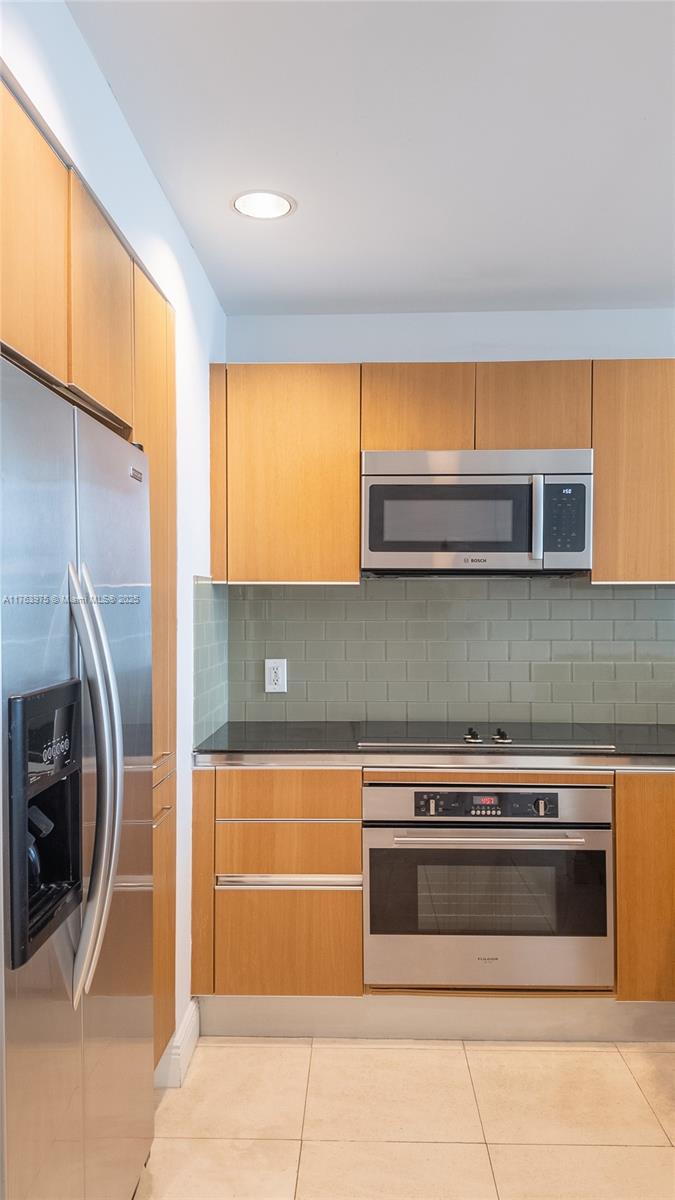1060 Brickell Ave # 1811