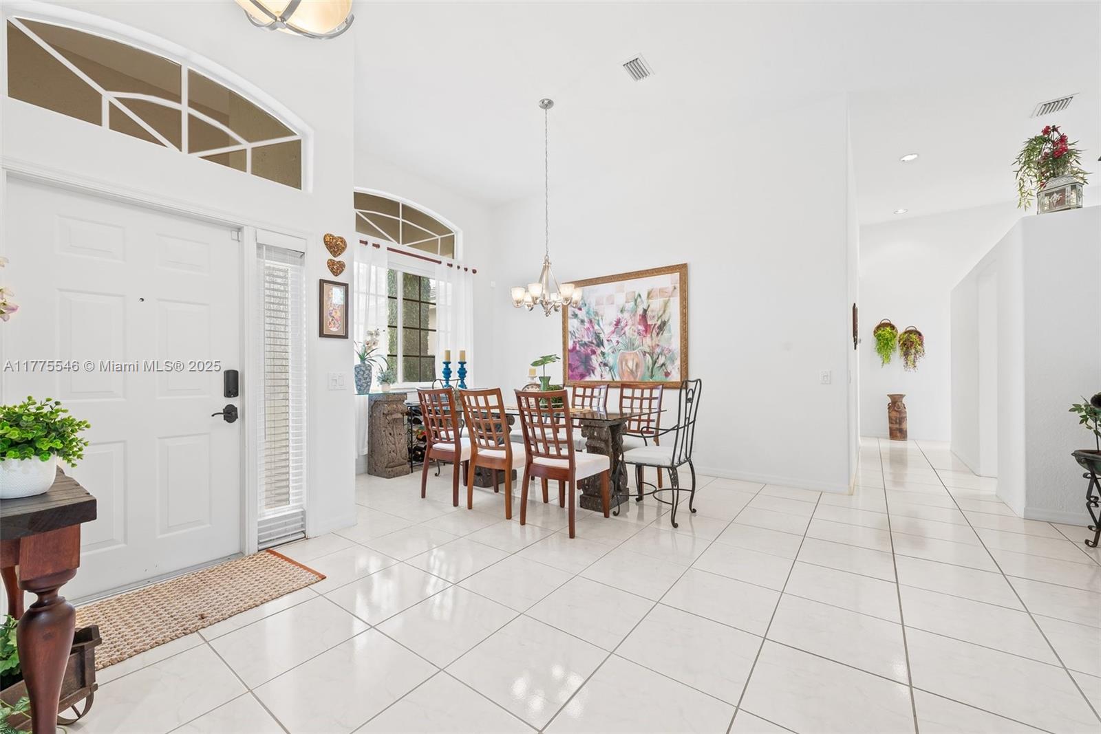 821 Crestview Cir