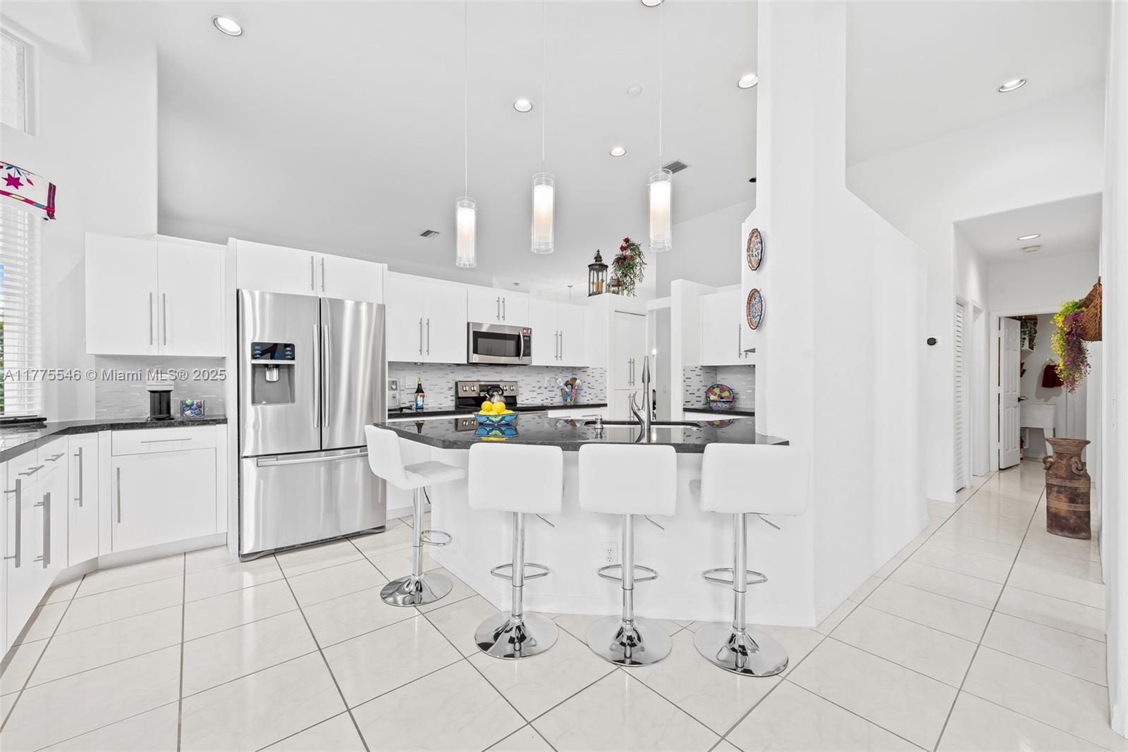 821 Crestview Cir