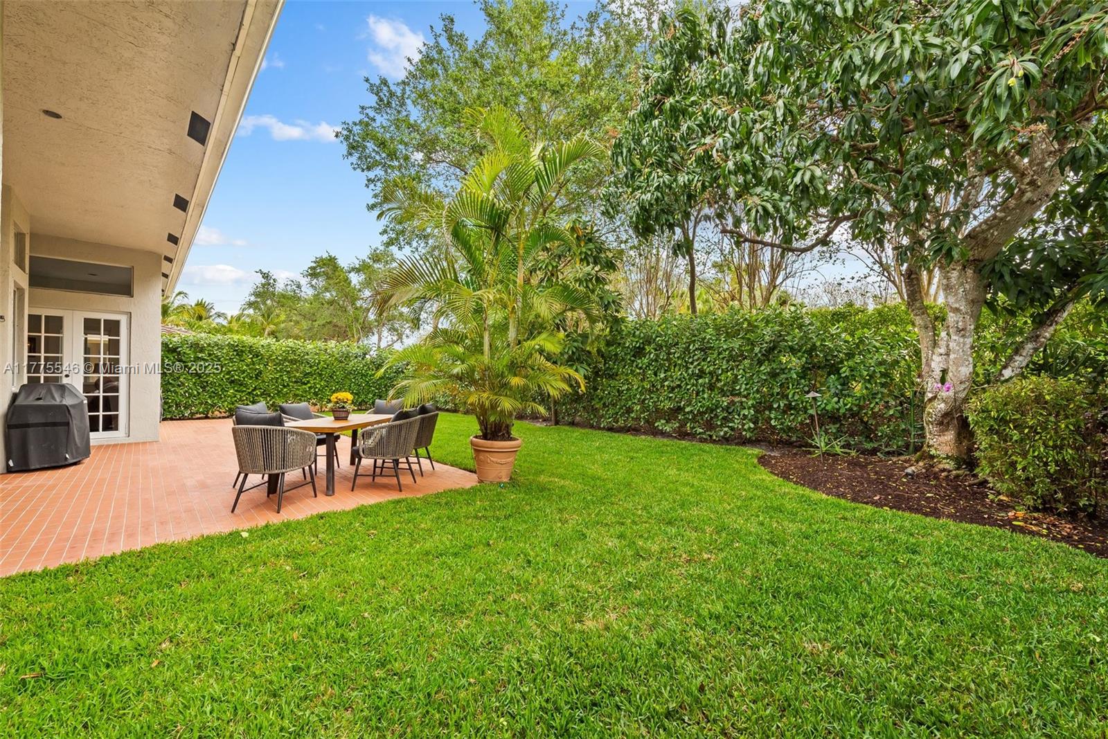 821 Crestview Cir