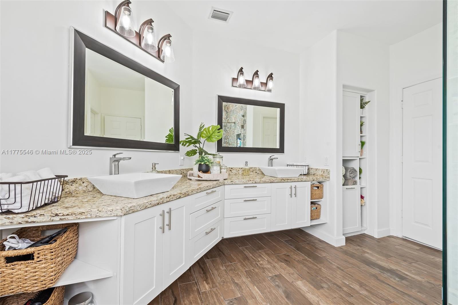821 Crestview Cir