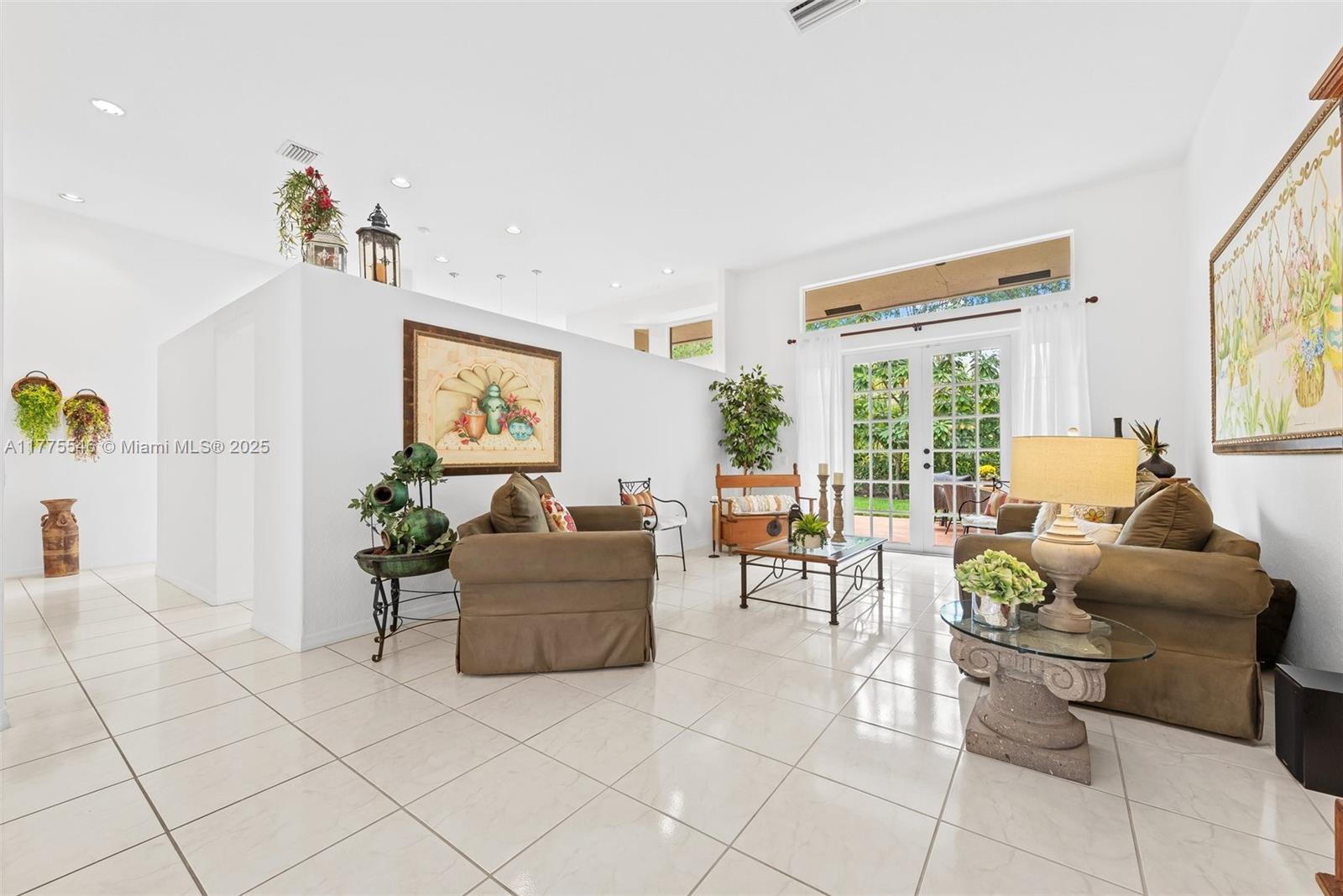821 Crestview Cir