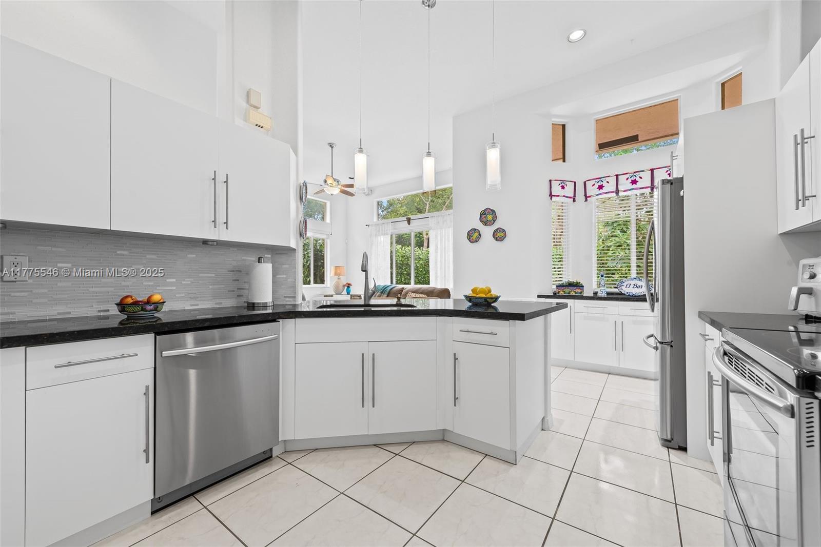 821 Crestview Cir