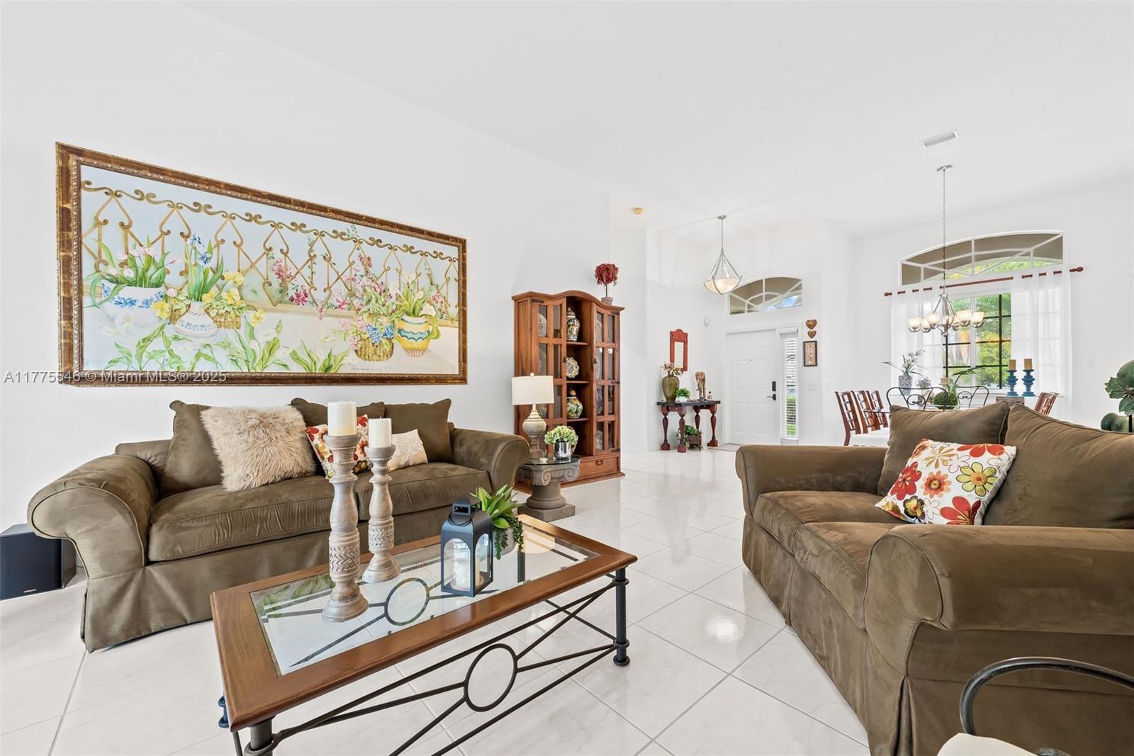 821 Crestview Cir