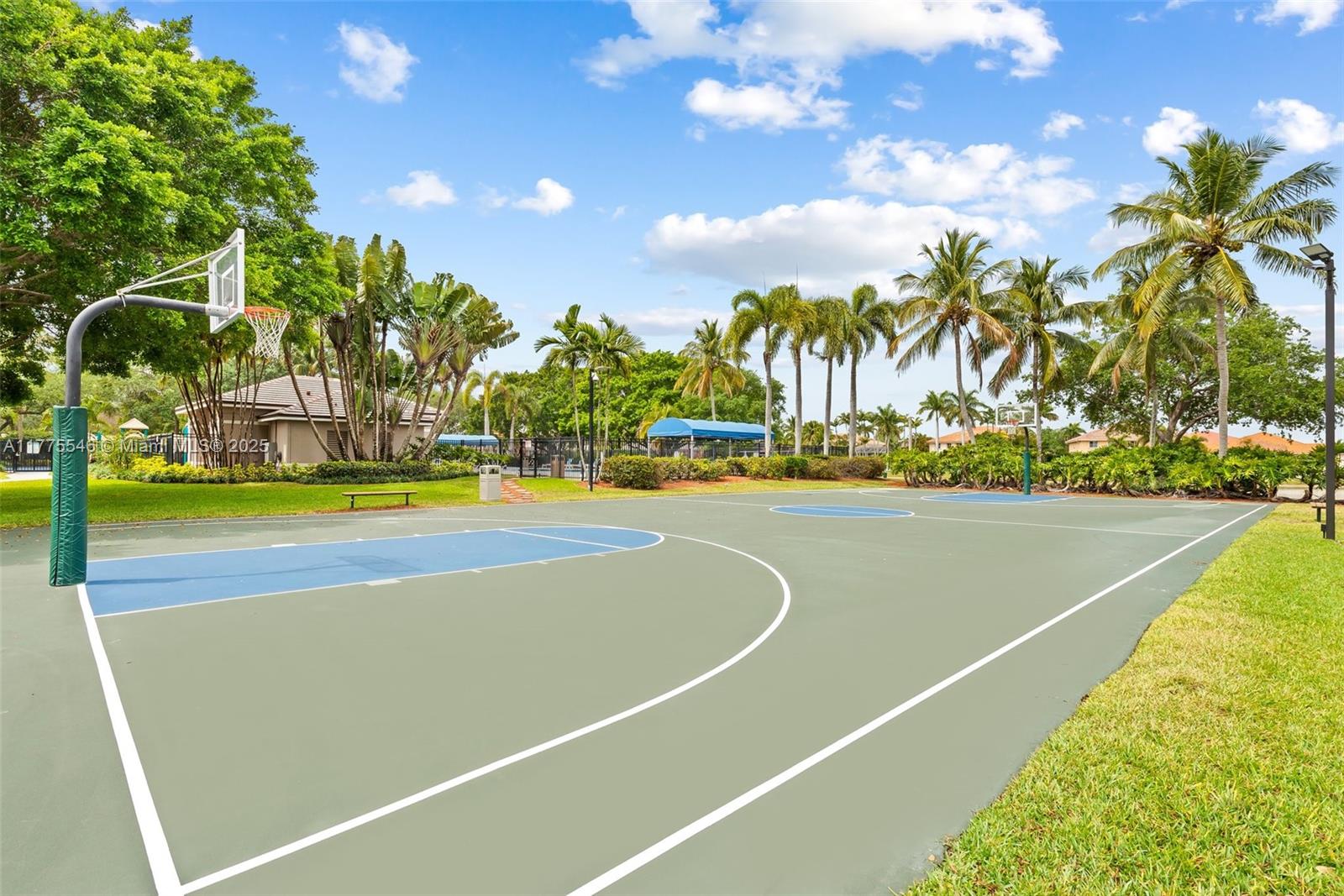 821 Crestview Cir