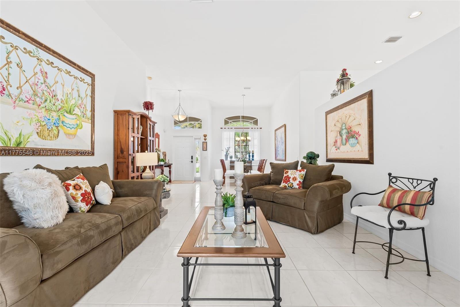 821 Crestview Cir