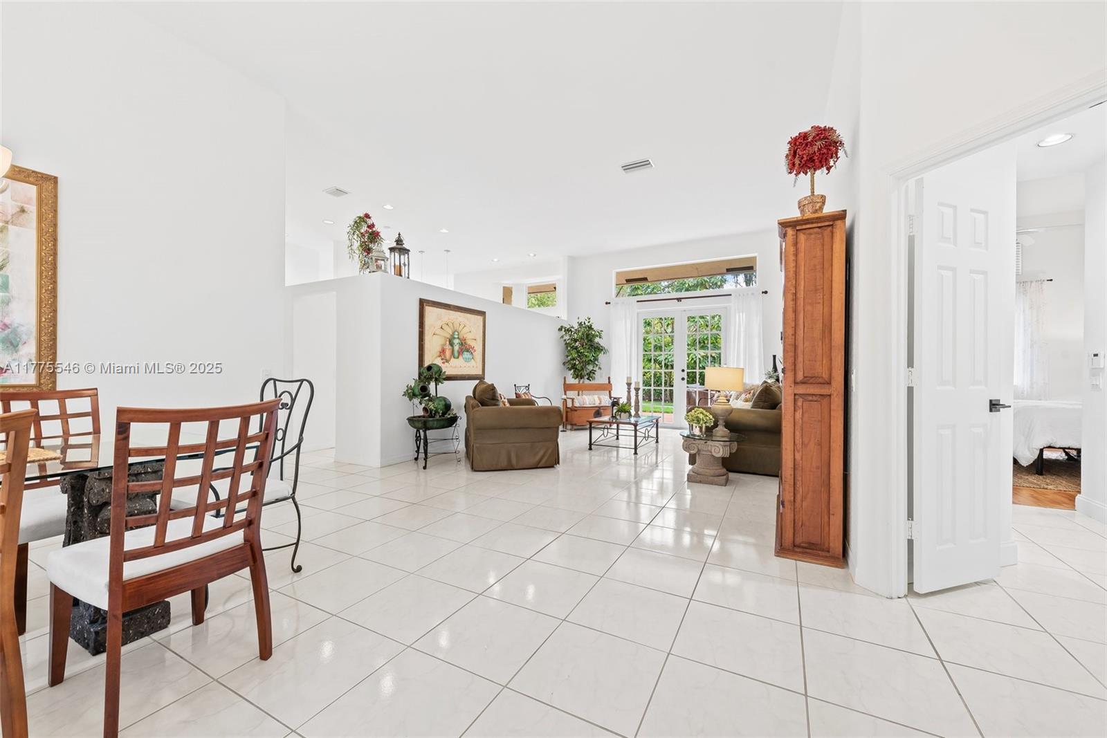 821 Crestview Cir
