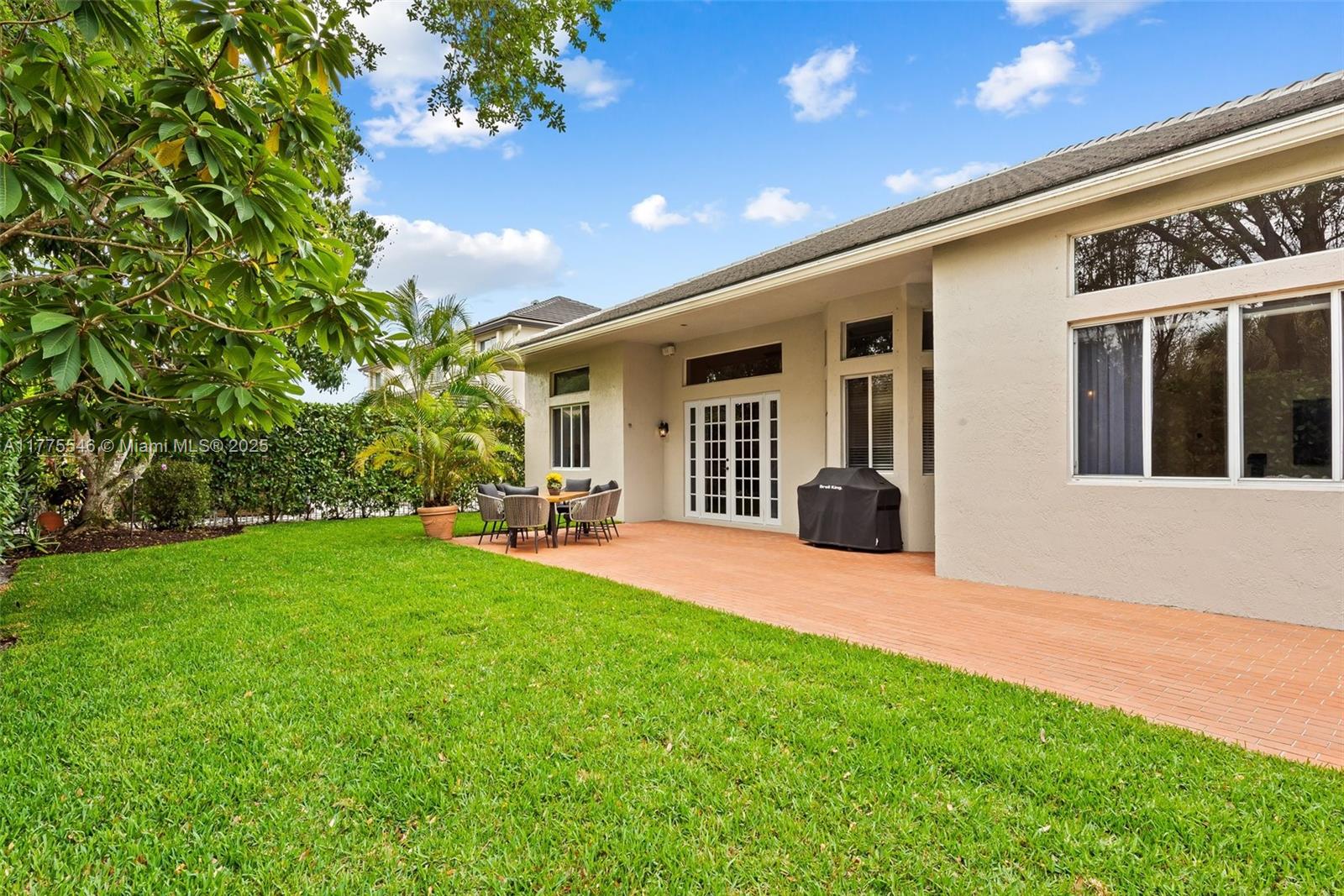 821 Crestview Cir