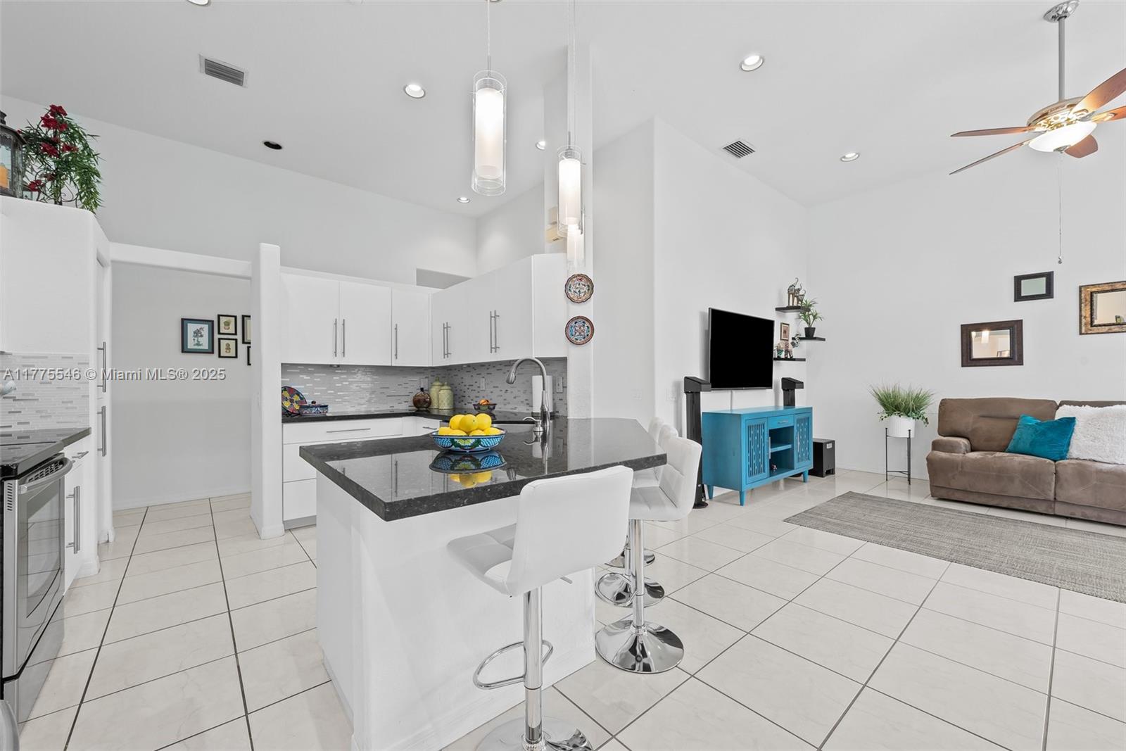 821 Crestview Cir