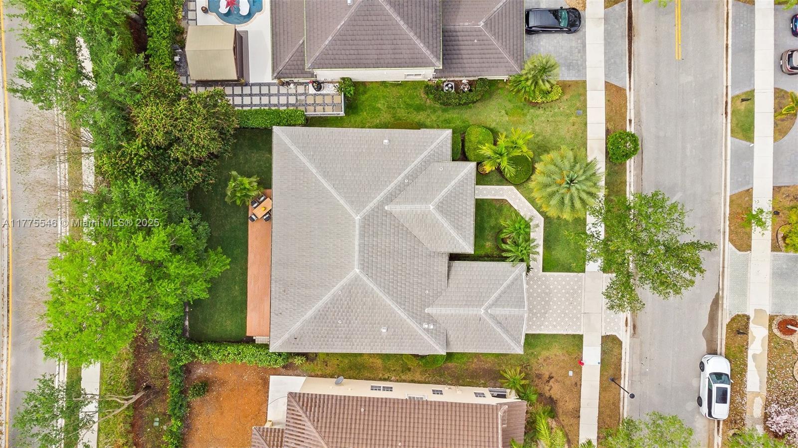 821 Crestview Cir