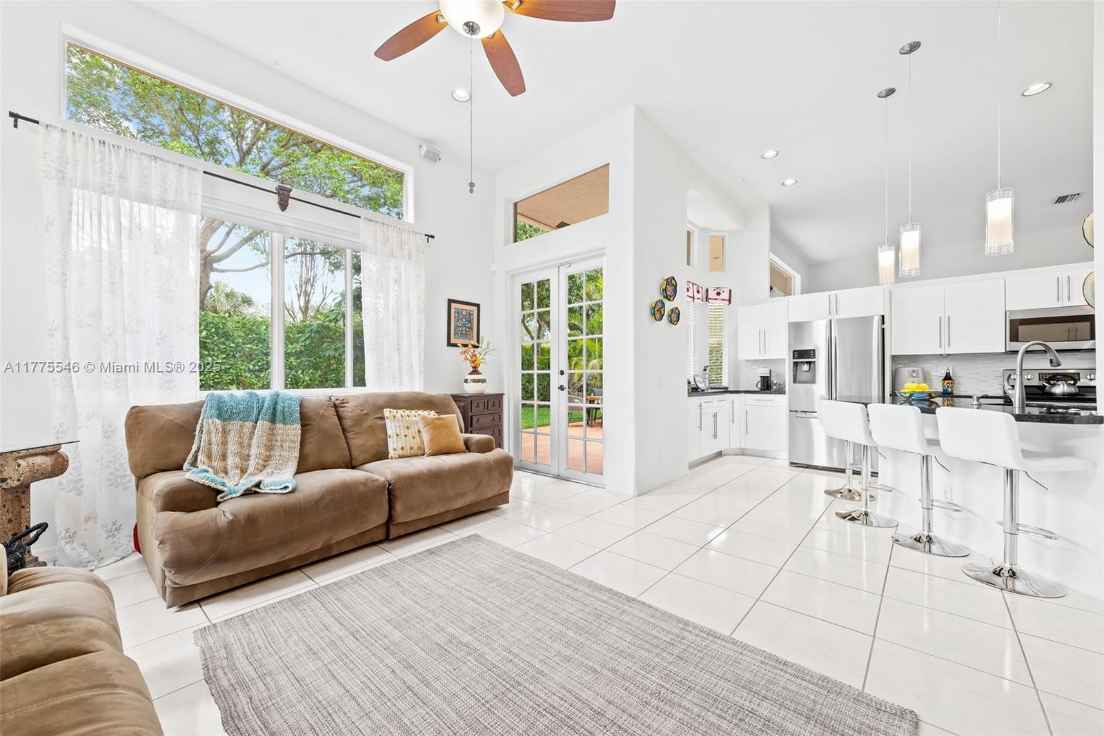 821 Crestview Cir