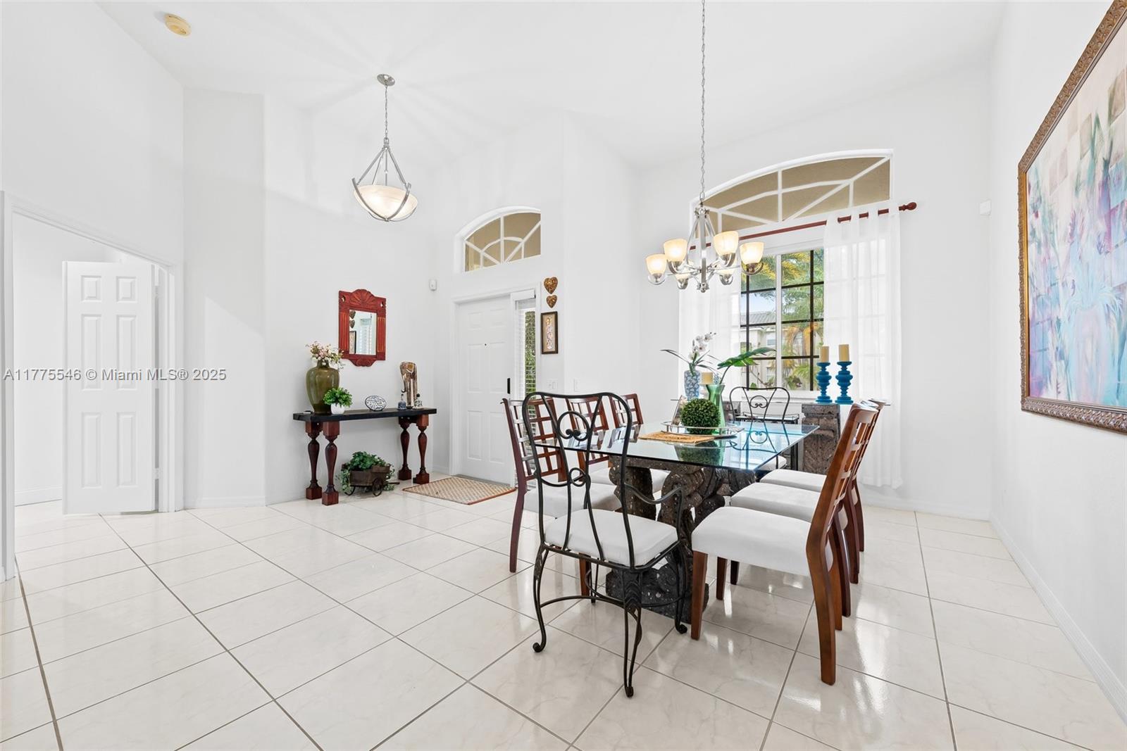 821 Crestview Cir