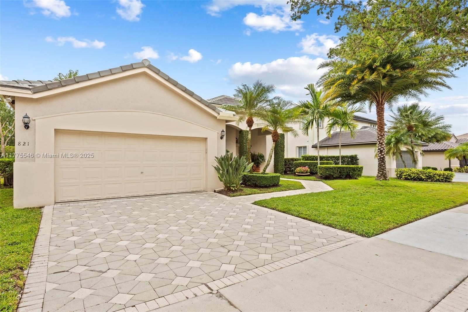 821 Crestview Cir