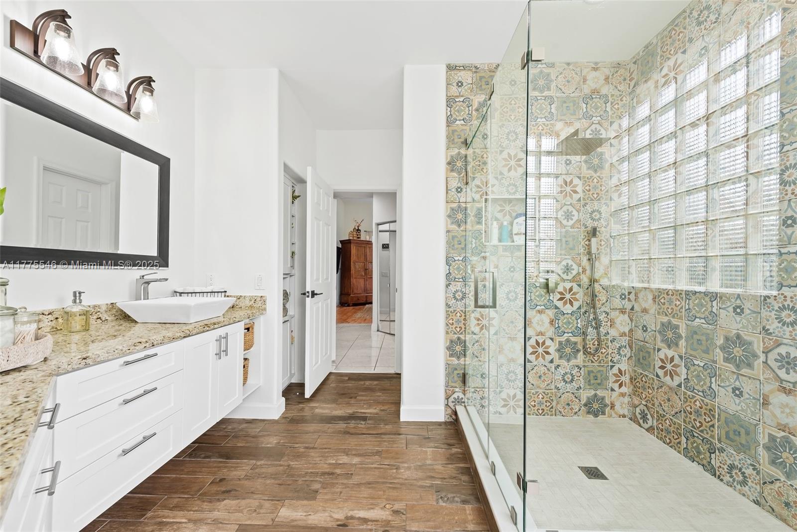 821 Crestview Cir
