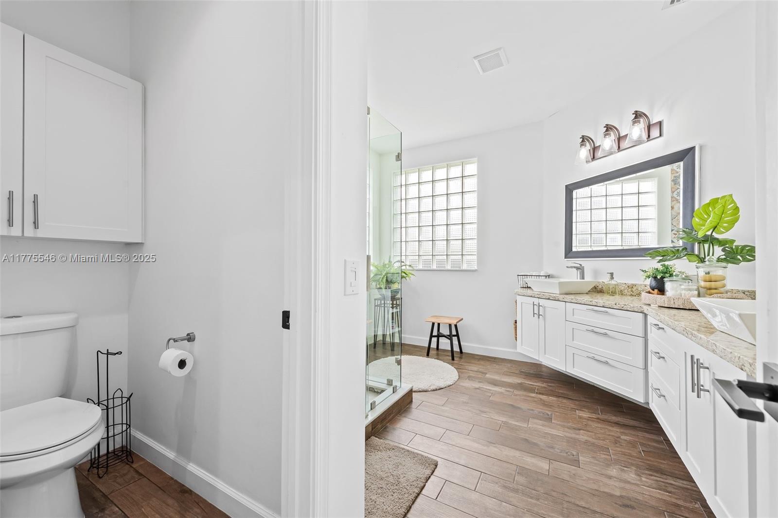 821 Crestview Cir