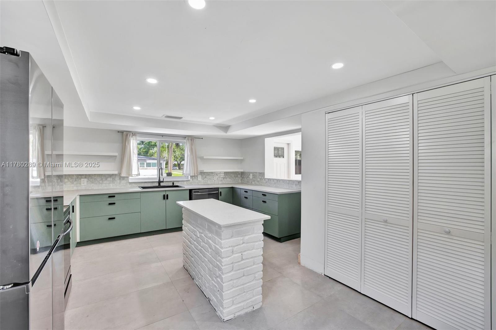 1000 SW 19th St