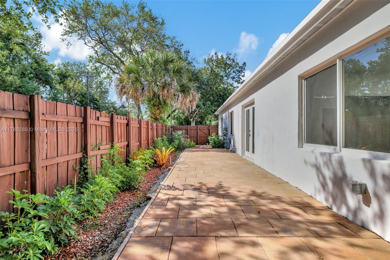 1000 SW 19th St
