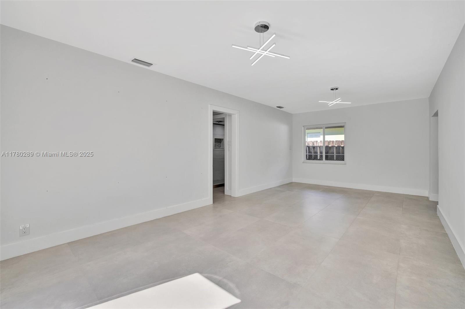 1000 SW 19th St