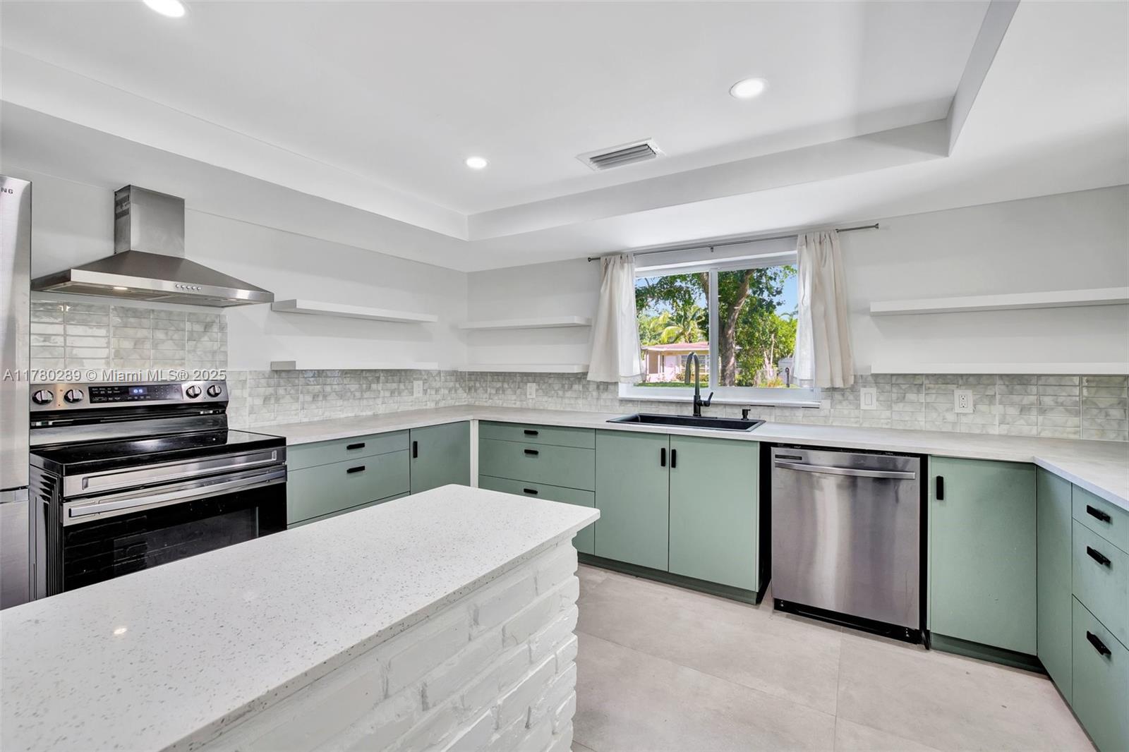 1000 SW 19th St
